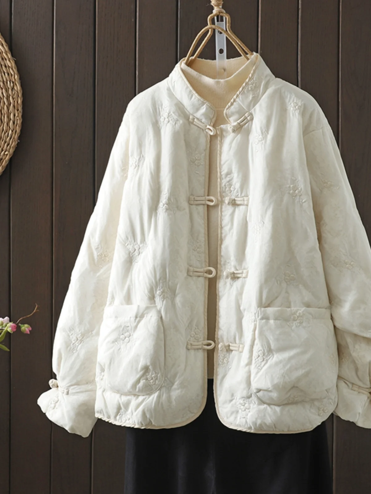 

Новая китайская женская хлопковая куртка с вышивкой, на пуговицах, с воротником-стойкой, в стиле ретро, художественная, с длинными рукавами, зимняя