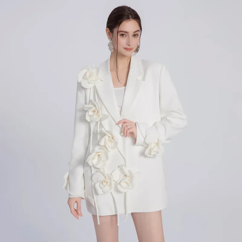 Blazer blanco de moda para mujer, chaqueta de traje de diseño Original de flores tridimensionales, abrigo de traje informal de nicho avanzado de