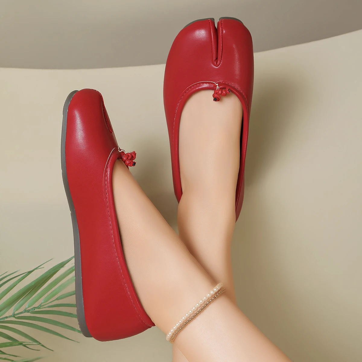 Brandneue Damen-Slipper mit geteiltem Zehenbereich, Tabi-Flats, aus weichem Leder, zum einfachen Anziehen, Ballerinas, bequem, für den Alltag, lässig, Loafer, Übergröße 43 – Detail 29