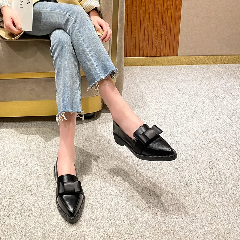 2022 Retro Bowknot Oxfords Woman Flats Slip On Thick Heels Loafers British Pointed Toe Small Leather Shoes Women Plus Size 40/42