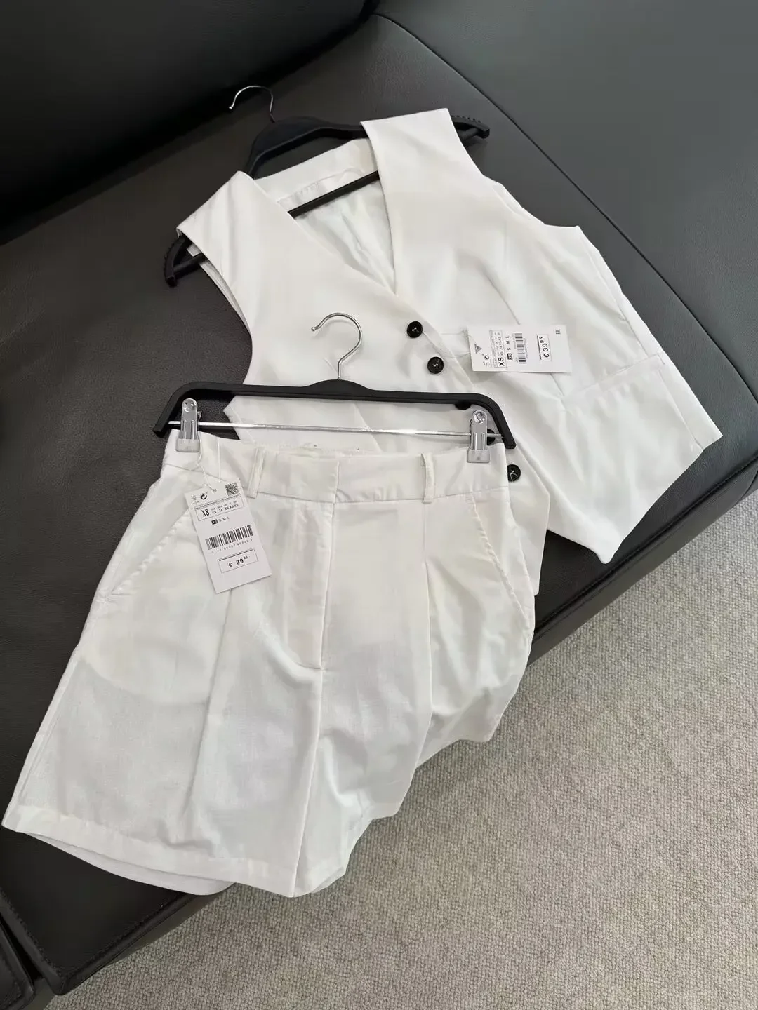 Top sem mangas de linho feminino misturado com decote em v e shorts casuais de cintura alta, Coringa, terno fashion, novo, temperamento, 2024