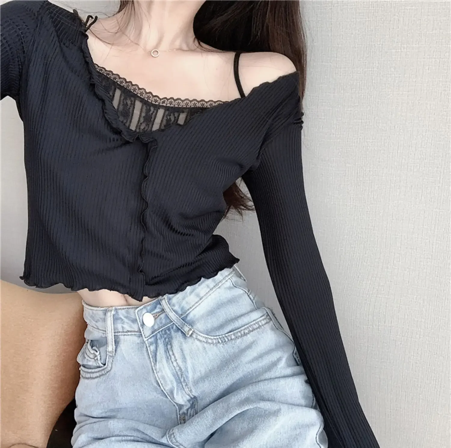 

Women's Autumn Splicing Sexy Off Shoulder Bottoming T-shirts White Lace Fake Two Piece Elegant Suspender Long Sleeve Short Tops