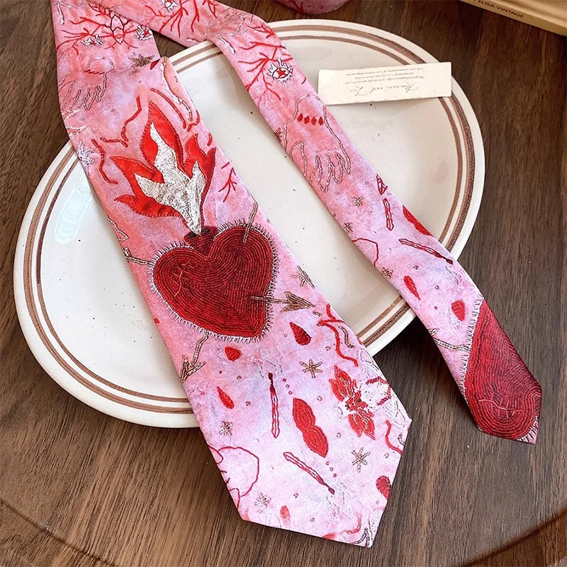 Damen Retro Farbverlauf Rosa Einzigartiger Herzförmiger Flammen-Bestickter Seidenschal Vintage Seidenschal Mode Tägliches Tragen Accessoires
