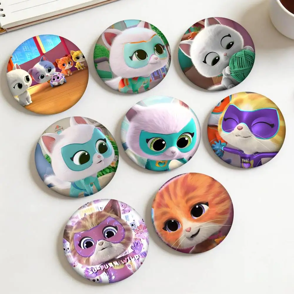 1 Stück niedliche Cartoon-Broschen im S-SuperKitties-Cartoon-Stil für Rucksackdekoration, runde Emaille-Pins für Accessoires
