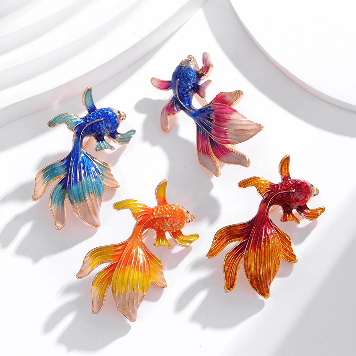 Cute colored goldfish brooch for men and women fashionable metal drop glaze enamel fish animal brooch versatile jewelry gift