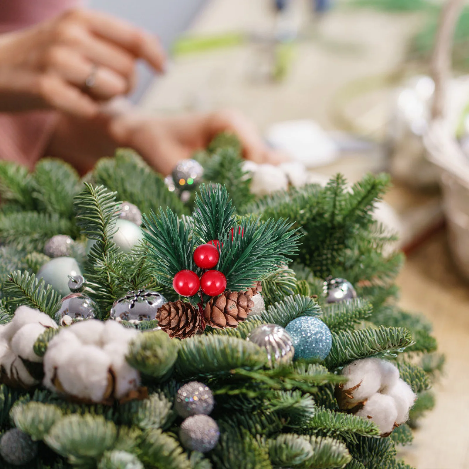 

5Pcs Artificial Christmas Pine Picks Pine Cone Berry Branches Rustic Tree Wreath Decor Holiday Festival Fake Plant for Christmas