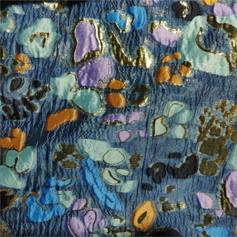 Tela jacquard teñida de organza color piedra, cortada fina y transparente para faldas de ropa.