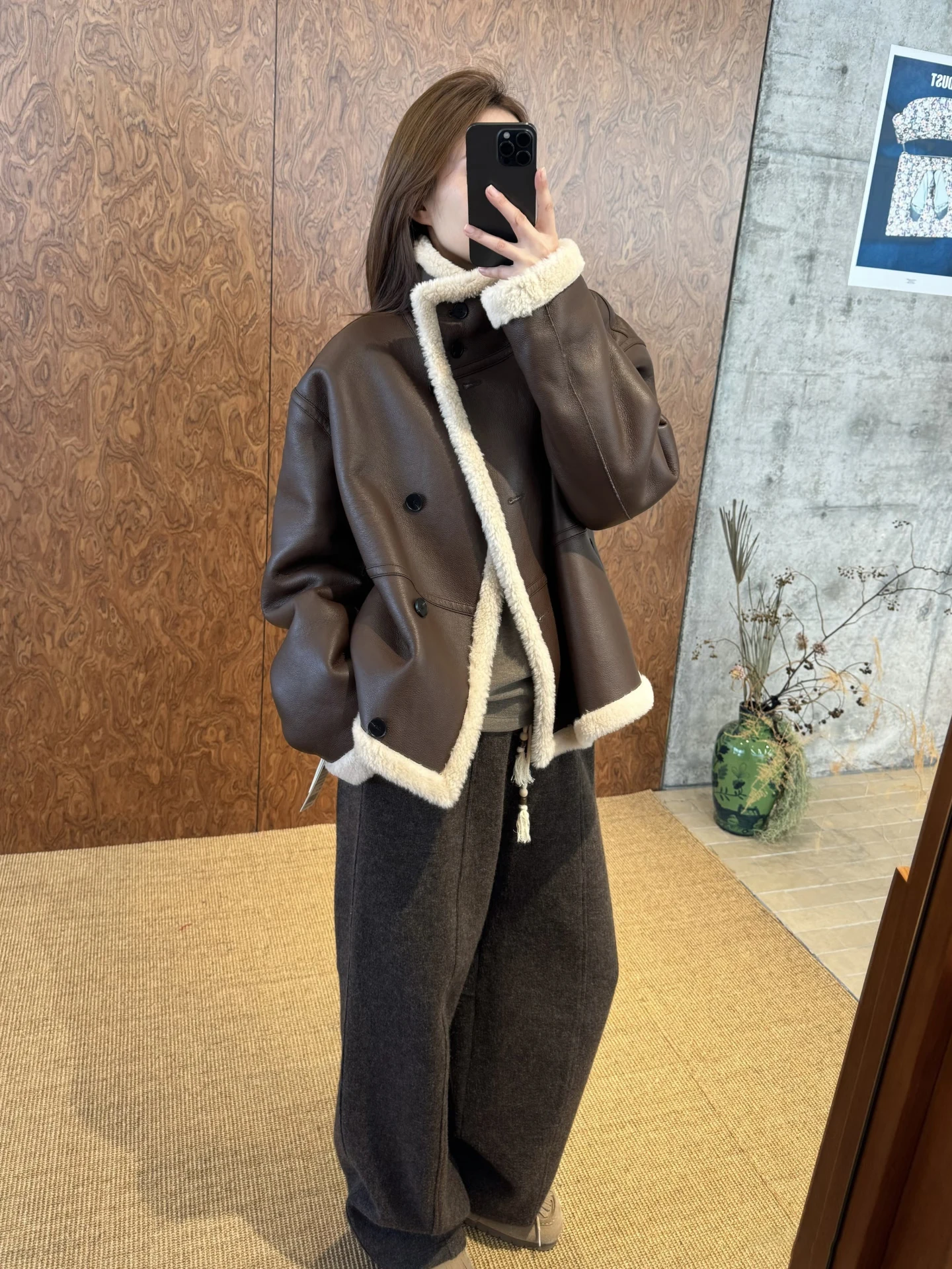 環境に優しい00%ウールショートファージャケット レディース 春用レザーコート 毛皮と革が一体化した環境に優しいデザイン