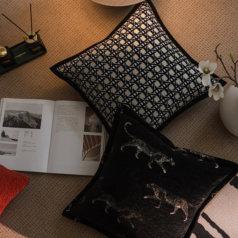 Modern Luxury Living Room Sofa Pillow Covers Decorative Home Decor Leopard Embroidered Cushion Cover 45x45cm Pillow Case