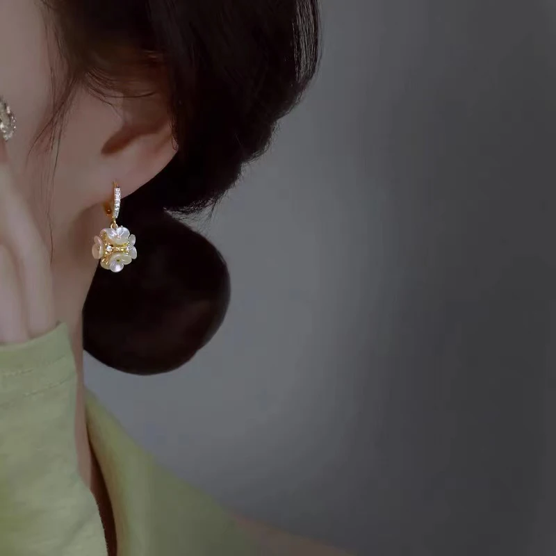 French Luxury Color Zircon Acrylic White Flower Cluster Ball Dangle Earrings 2025 New Jewelry Fashion Accessories For Womens