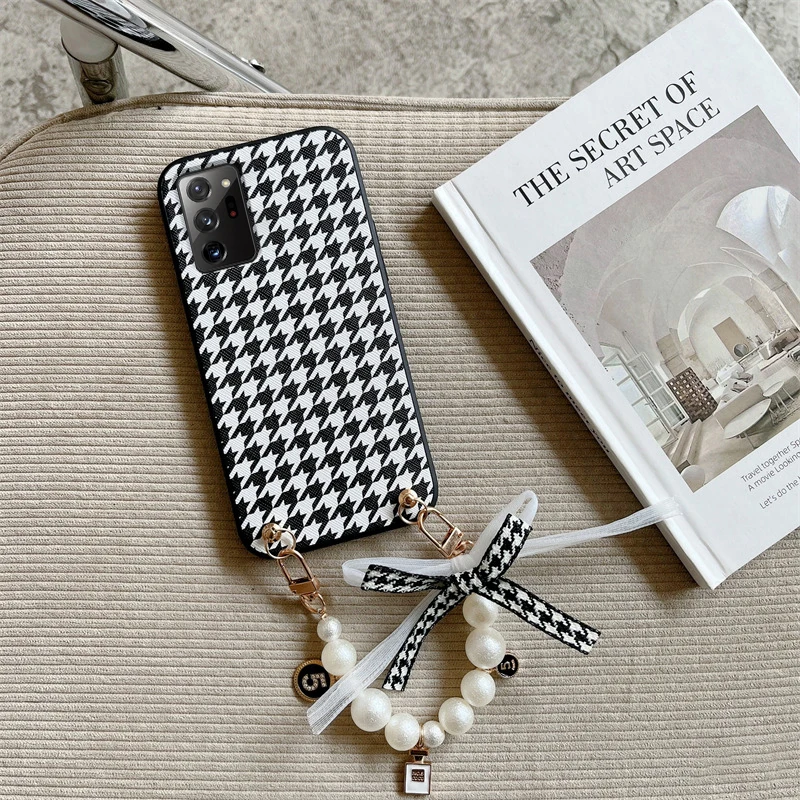 Luxury Houndstooth Leather Pearl Bracelet Chain Soft Case For Samsung Galaxy S21 FE S9 S10 S20 S23 S22 Ultra Note 20 10 Cover