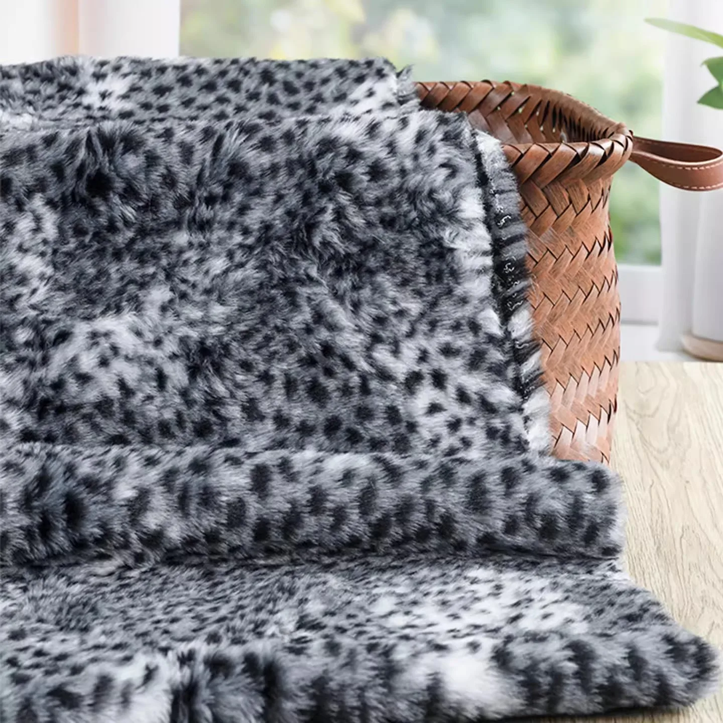 

1yard 2cm Long gray Artificial leopard print short plush fur Fabric,Coat Vest Stage DIY Newborn Photographic fabric For clothing