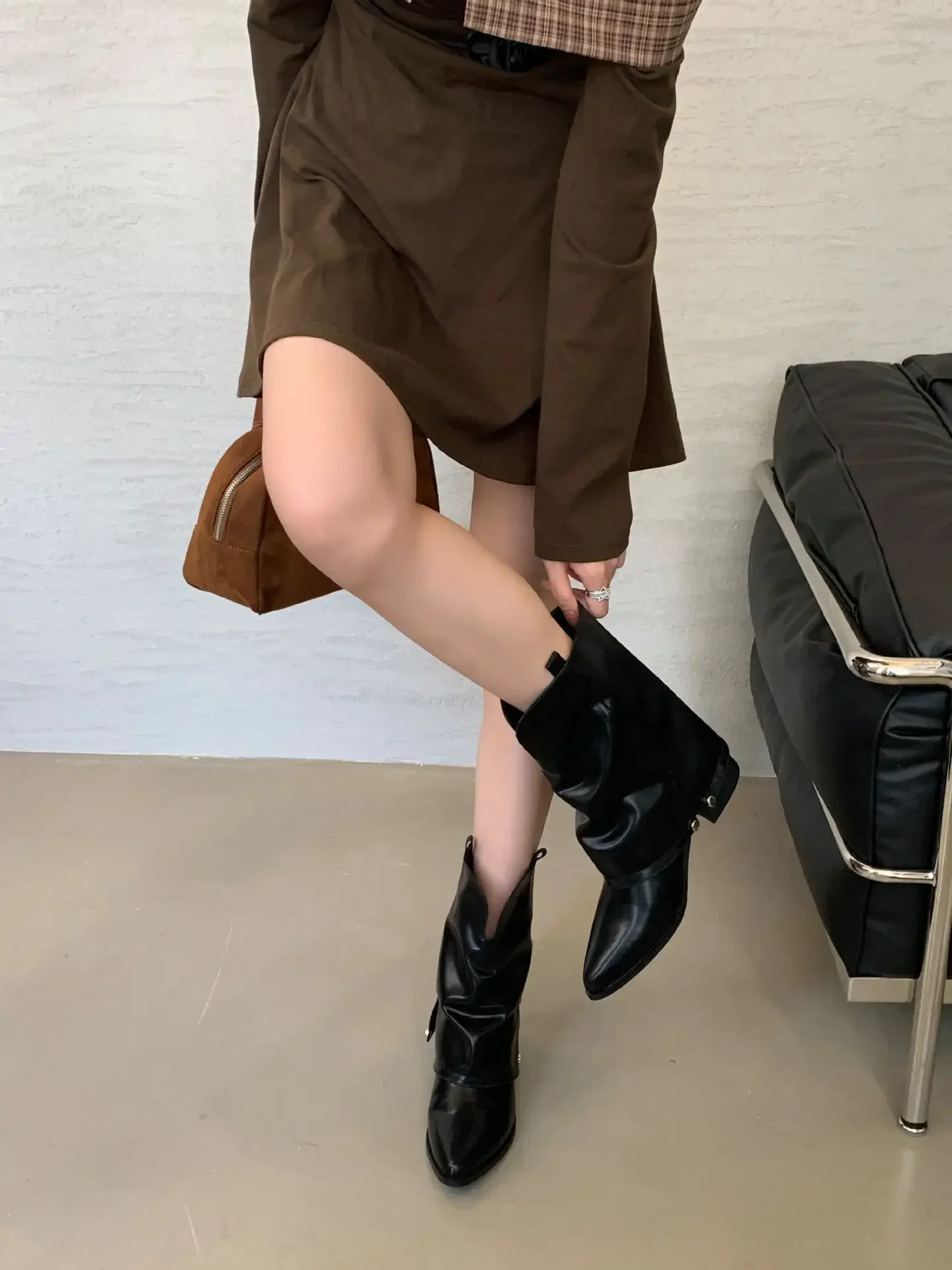 Damen Western-Cowboystiefel - Halbhohe Stiefel mit spitzer Zehenpartie und klobigem Absatz aus Vintage-Leder für Damen, Herbst-Winter-Stiefel – Detail 2