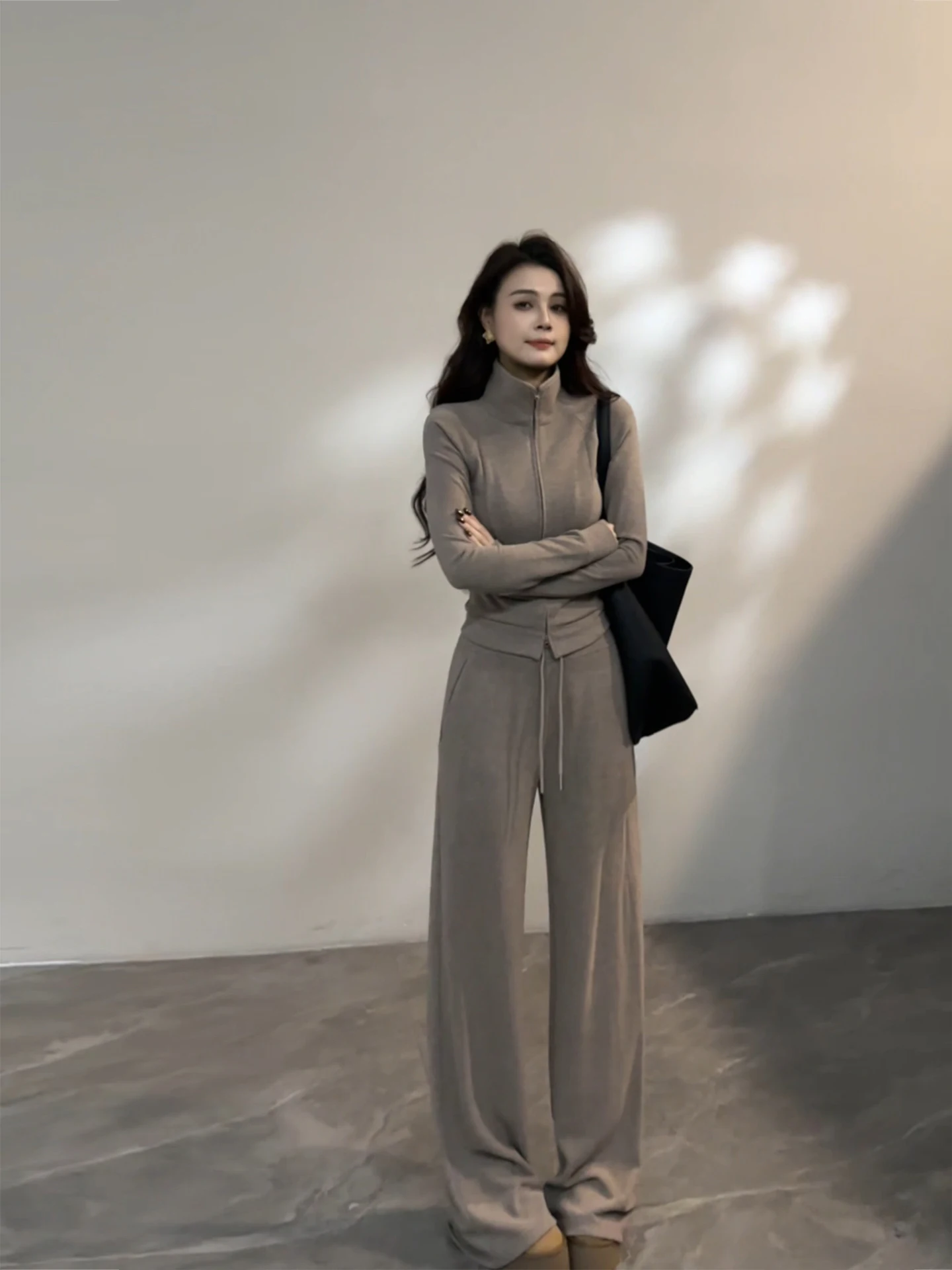 

Зимний повседневный модный комплект DT692: женский костюм-двойка с длинными рукавами, широкими брюками и удобным свободным кроем