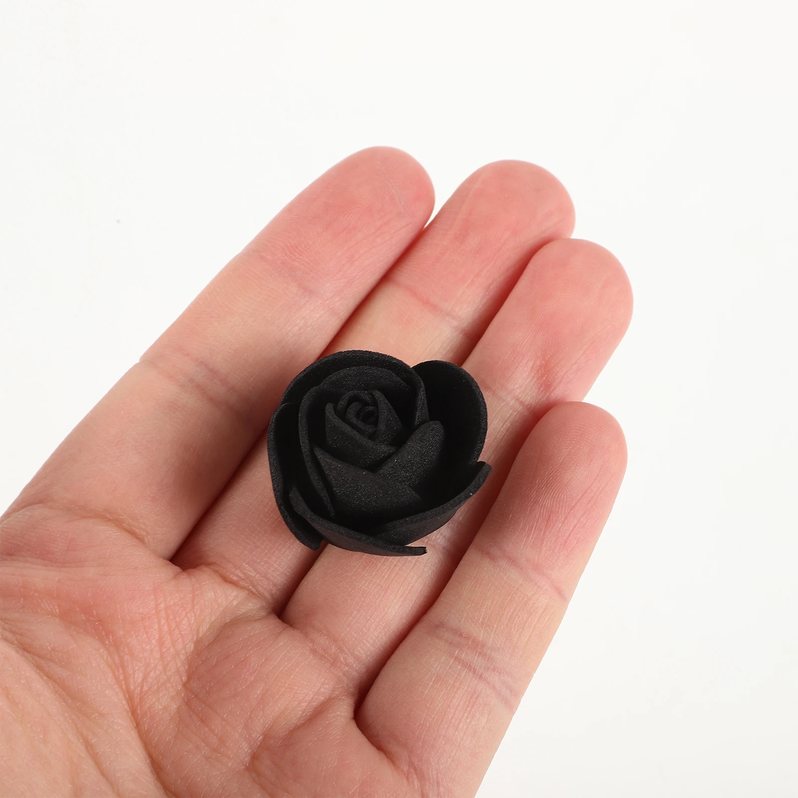 

100pcs Rose Heads Artificial Wedding Decor Lifelike Soft Flowers for Bouquets Fake Roses Centerpieces Cake DIY