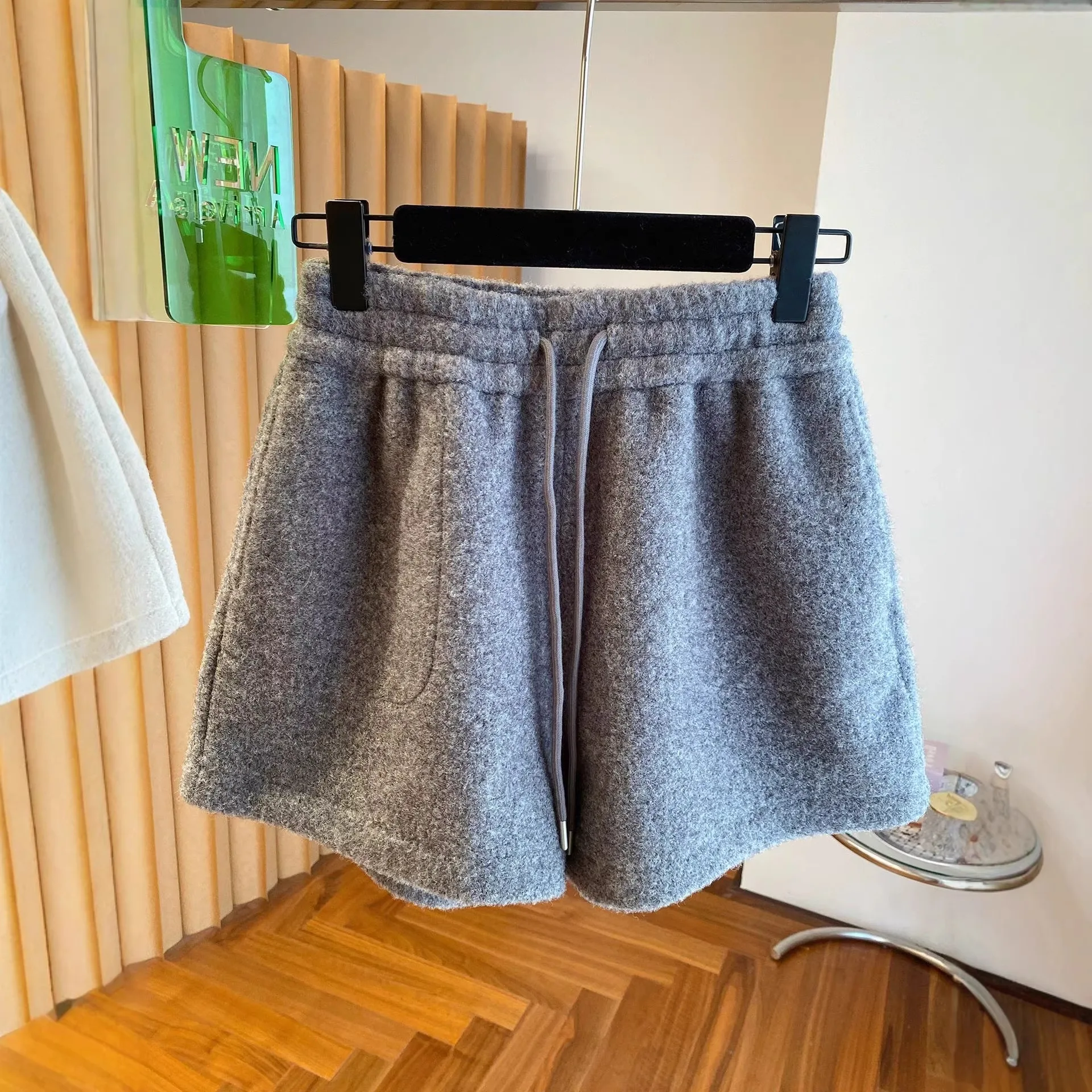 

Женские шорты из овечьей шерсти, осень-зима 2026, новые, с высокой талией, А-силуэт, утягивающие, для невысоких, повседневные, под ботинки