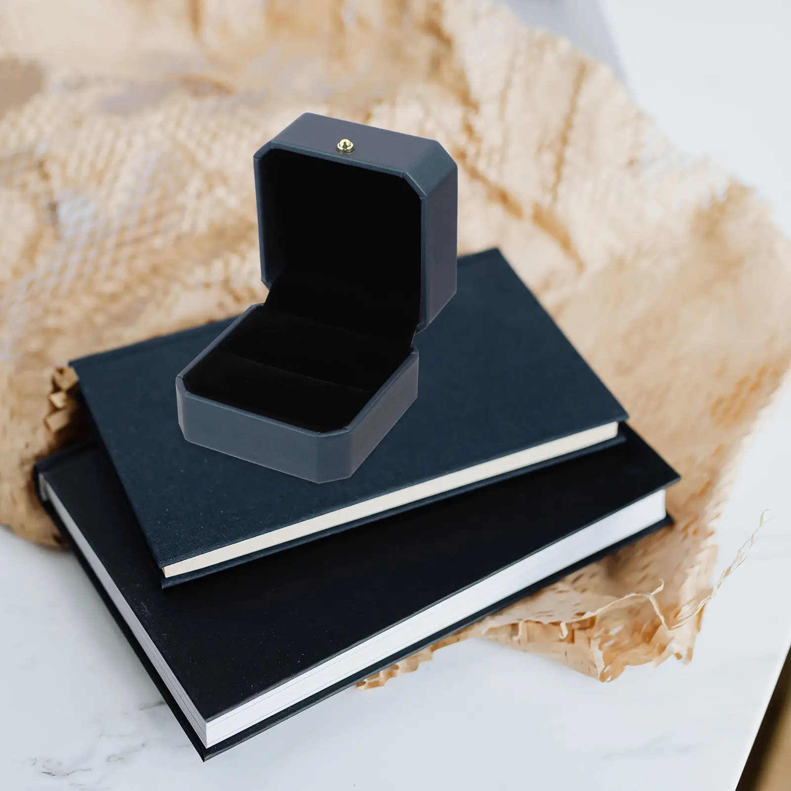Delicate Ring Box 1 Piece Elegant Jewelry Packaging Box Secure Fit for Rings Necklaces Bracelets Scratch-Resistant PU Ring Case