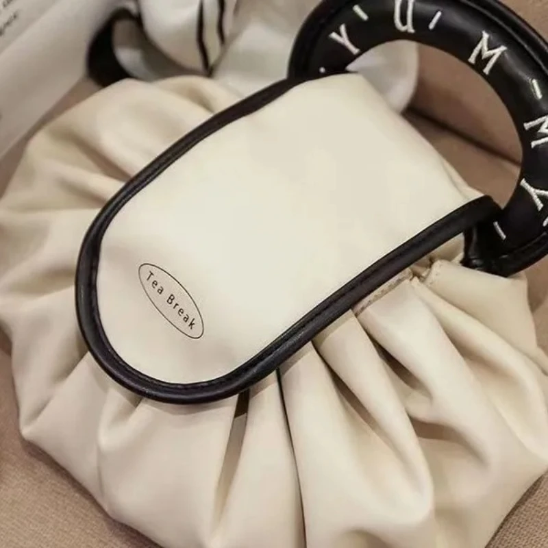 

Lazy Person's Makeup Bag: Portable Drawstring, Large Capacity, Waterproof, Sports Design Travel Makeup Bag