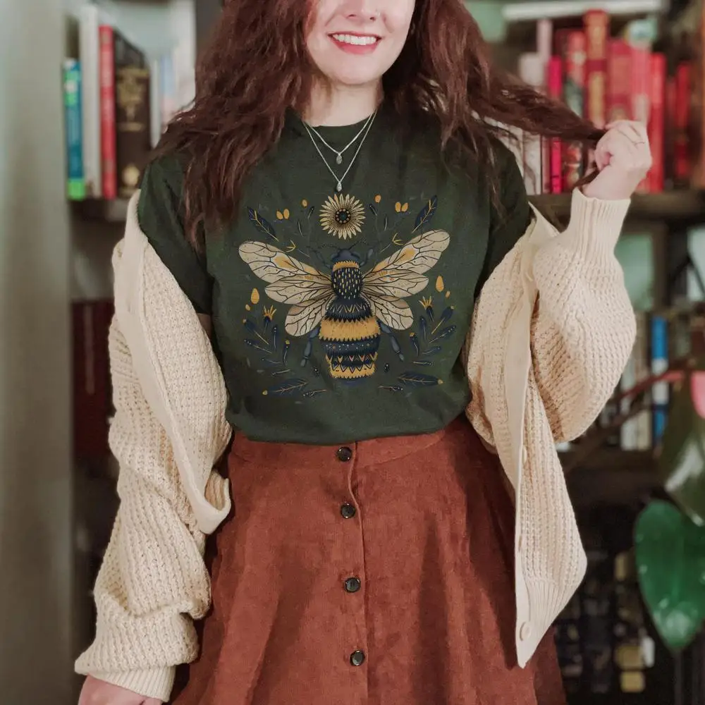 

Women Cotton T Shirt Bee Goblincore Folk Art T-shirt Honeybee Cottage Core Tee Gothic Bee Lover Shirt Fashion Crop Tops