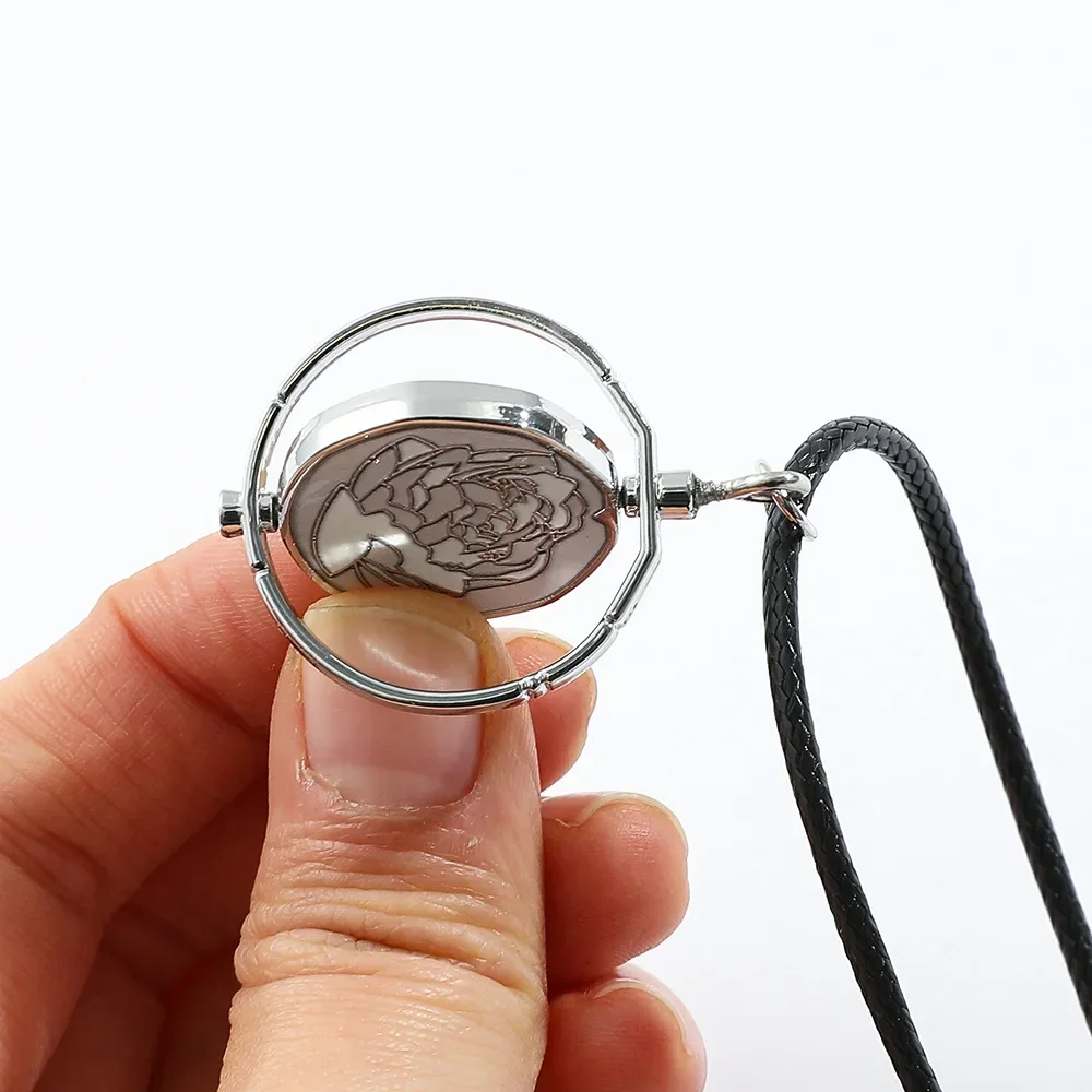 لعبة جديدة Jinx الأزرق الوردي للتدوير قلادة أنيمي لعبة غامضة الموسم 2 حقيبة الظهر المعلقات المعدنية الاتجاه الجديد مجموعات المشجعين الحلي