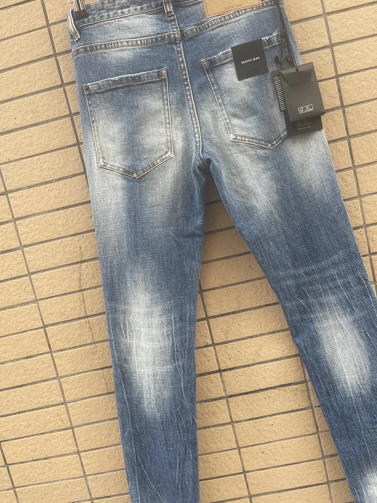 2024 Spring/Summer New D2 Jeans for Men, Washed, Scratched, Patched, Painted, Fashionable, Printed, Small Feet, Blue