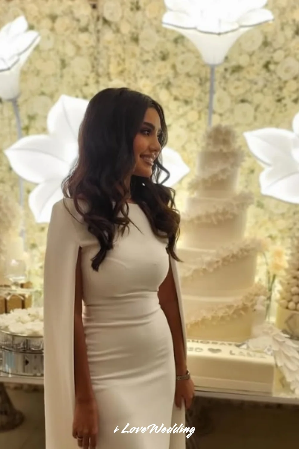 エレガント O ネックイブニングドレス 2025 サテンノースリーブショールマーメイド床長さのサウジアラビアの結婚式のゲストドレスカスタマイズ