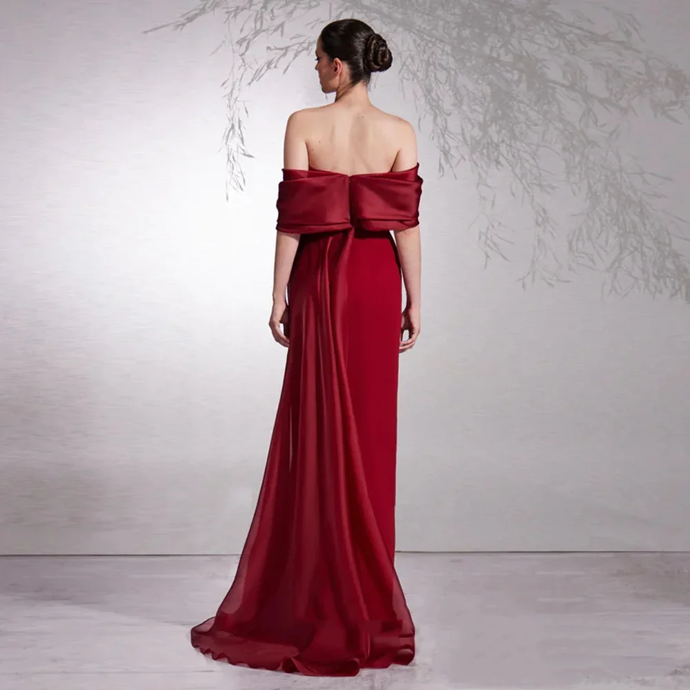 Meetlove カスタムメイド レッドサテン オフショルダー ジッパー付き フォーマルドレス ロング丈 シース エレガント 取り外し可能なトレーン付き イブニングドレス