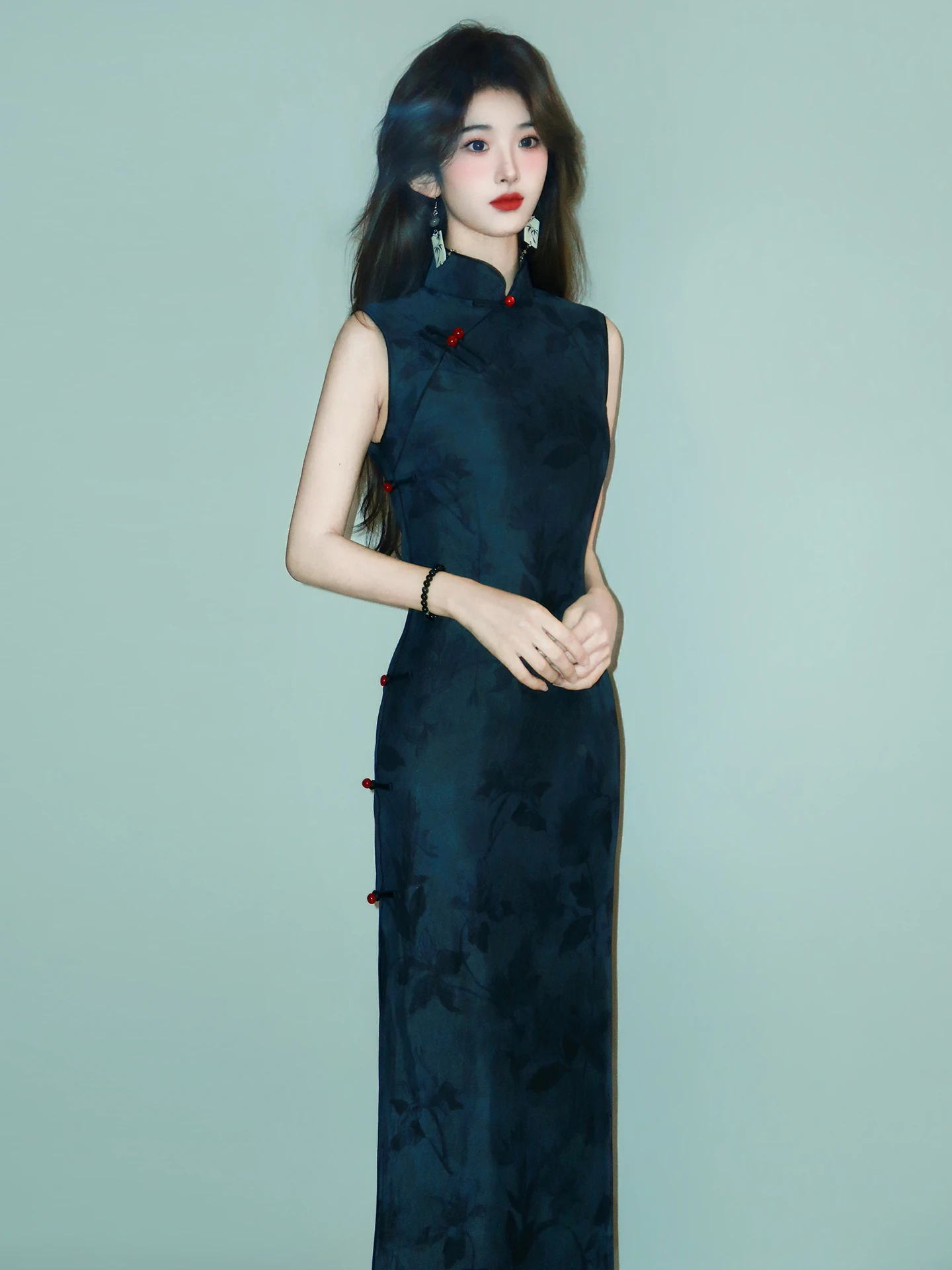 

Новое женское летнее платье-ципао в китайском стиле без рукавов, коллекция 2026 года, высококачественное винтажное длинное платье с дышащим цветочным узором