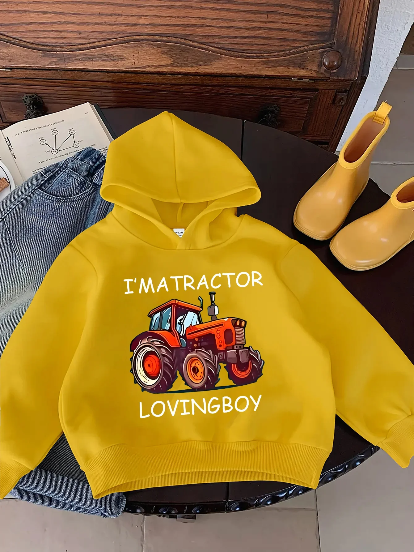 Interesting cartoon tractor design adds a casual sports style; The popular hooded sports top for autumn and winter.