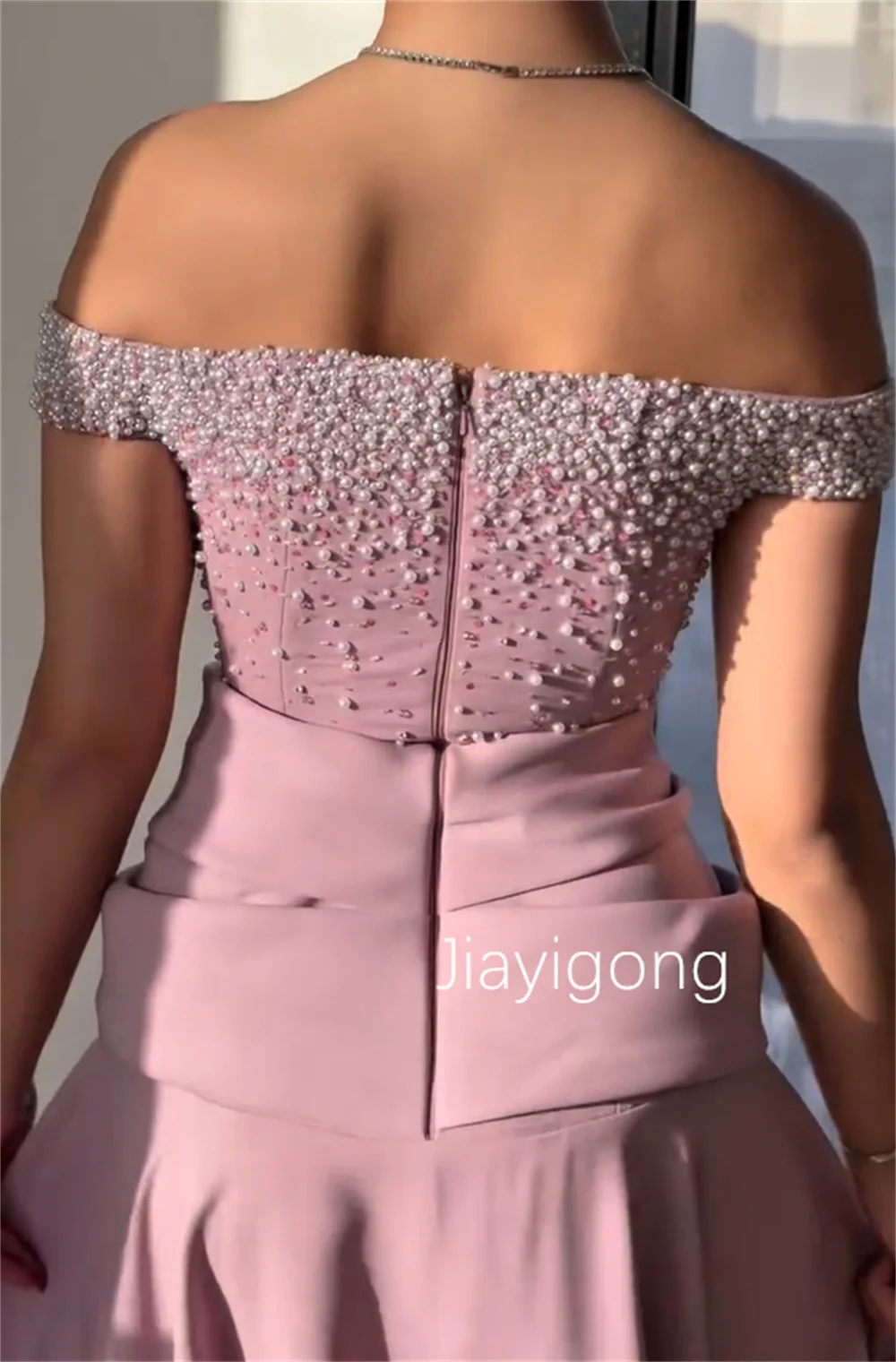 Maßgeschneiderte schlichte Jersey-Faltenperlen-A-Linie, schulterfreie lange Kleider, maßgeschneiderter Anlass, Promi-Exquisit