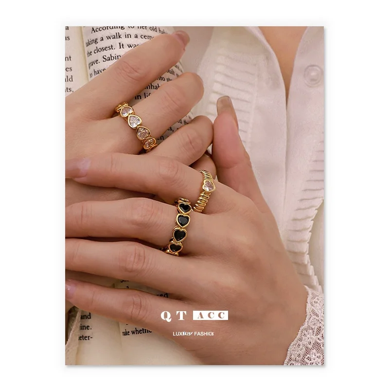 

Bronze Plated 8K Gold Exaggerated Hollow Design Bla And White Heart Zircon Ring Simple Retro Hand Jewelry Faion Accories