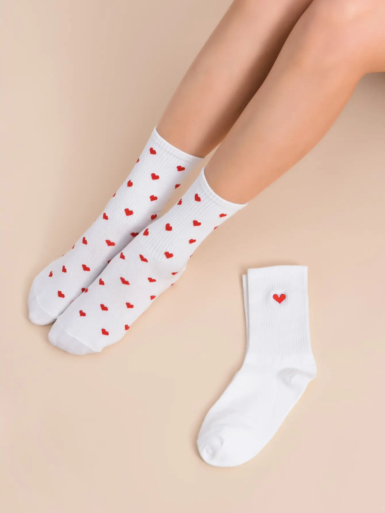 2 Pairs Women Middle Stockings Set Red Heart Pattern in White Socks  Fashion Breathable For Female Casual Style