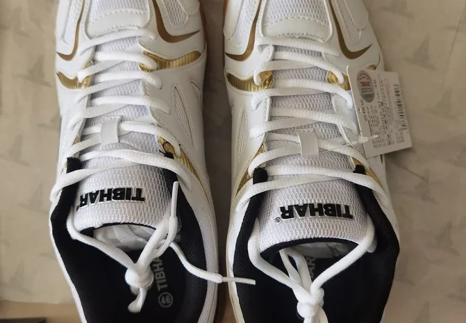 أحذية تنس الطاولة للرجال والنساء مضادة للانزلاق وقابلة للتنفس، أحذية رياضية محايدة يمكن ارتداؤها، أحذية كرة الريشة للتدريب الرياضي في الهواء الطلق