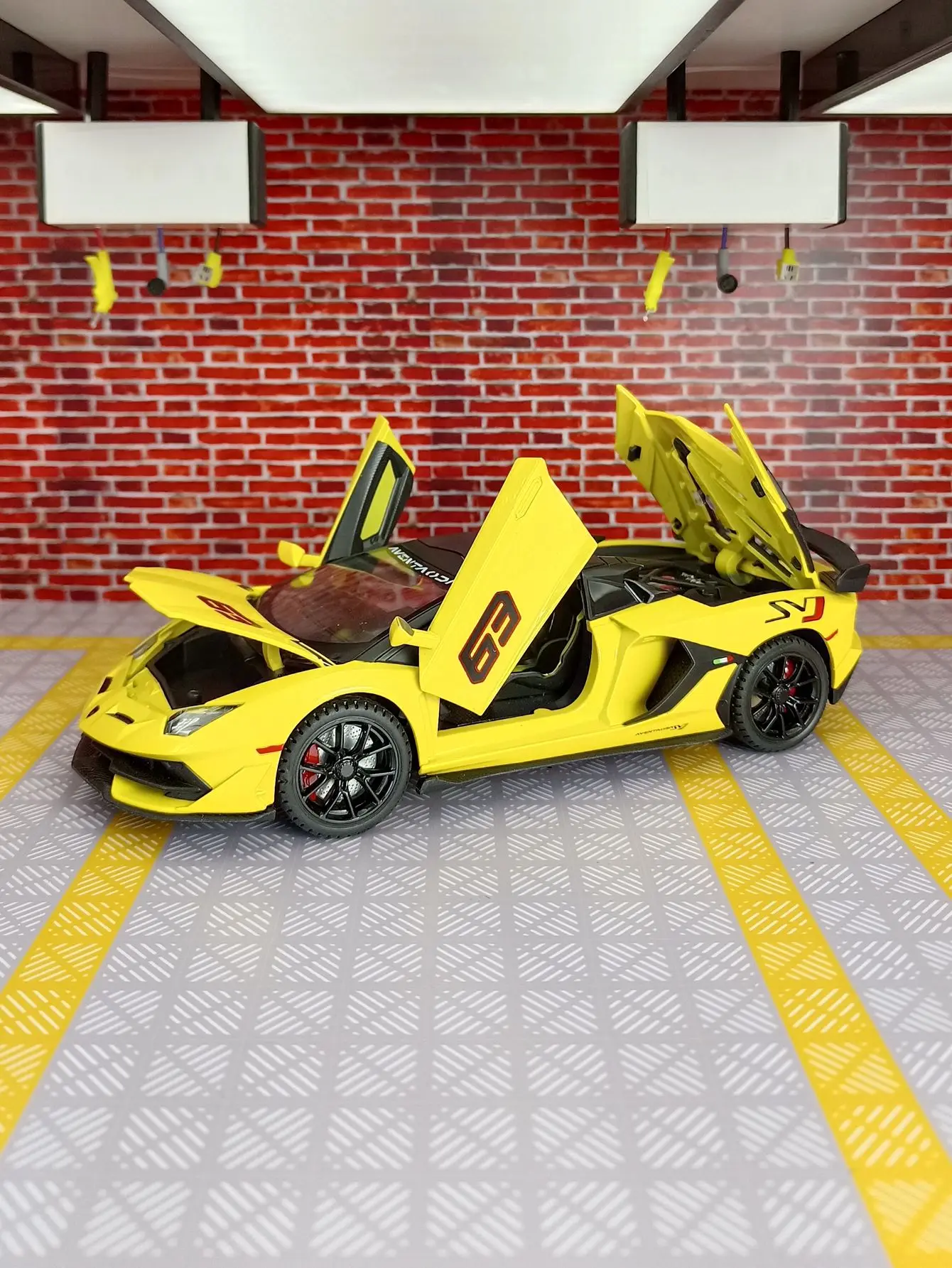 

1:24 Simulation Lamborghini SVJ63 alloy rally car model, car ornament, door can be opened, sound and light return gift