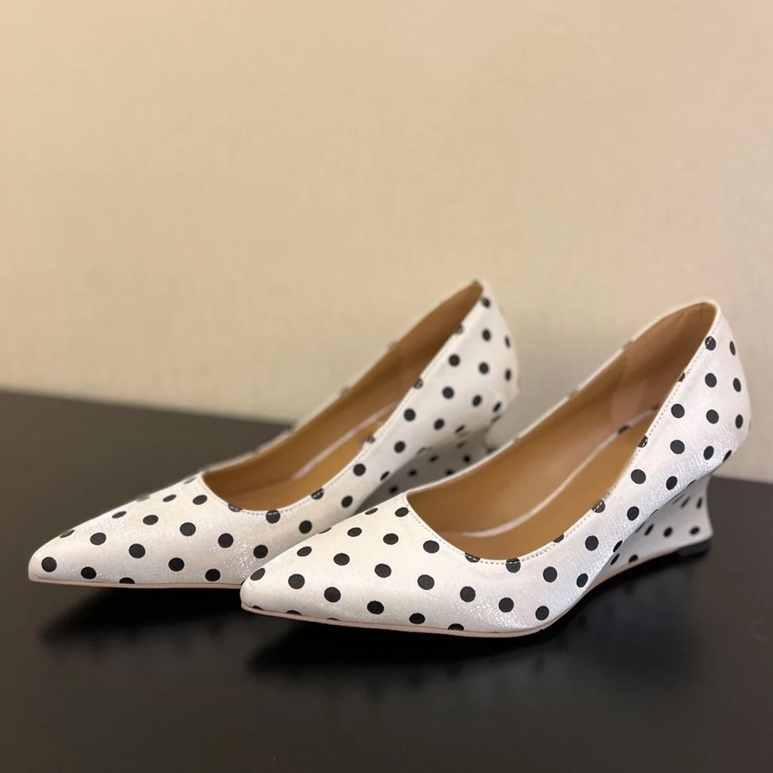 2026 Spring New Pointed Slope Heels Women's Fashion Retro Wave Point Shallow Mouth Low Top Single Shoes