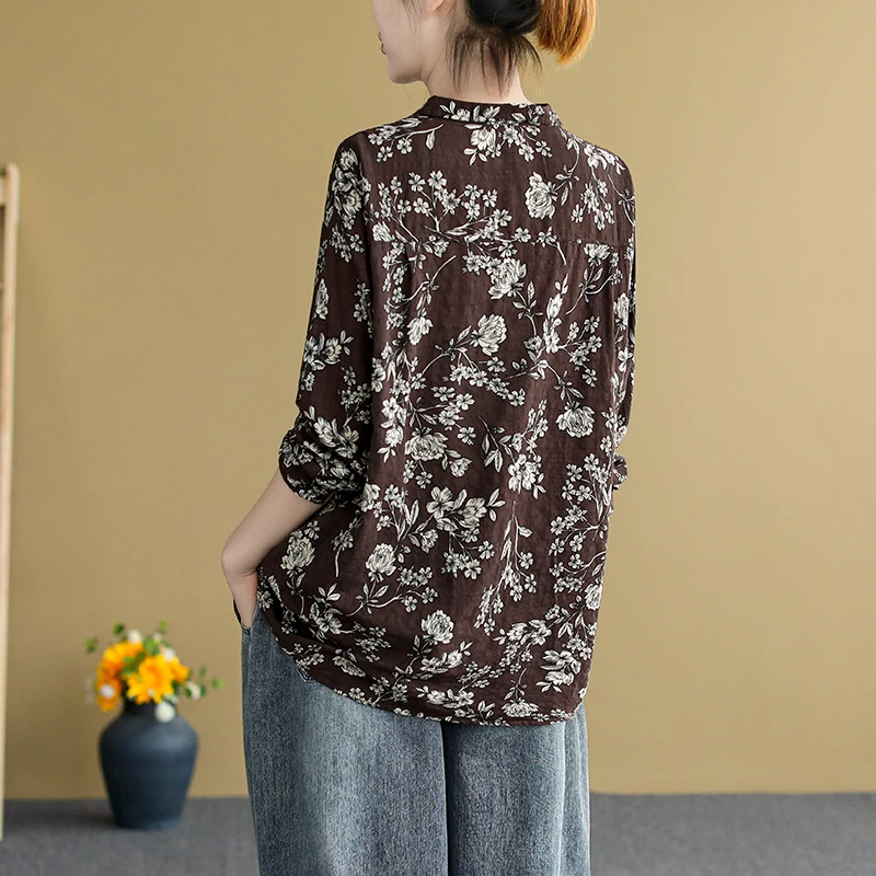 Długi damski rękaw z bawełny i lnu w stylu retro z kwiatowym wzorem, uniwersalny strój do pracy, kołnierzyk, detale z guzikami, regularna długość, wzór z nadrukiem.