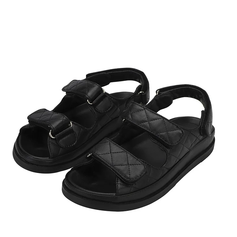 Summer 2024 New Beach Sandal Woman Hook Loop Flat Platform Holiday Sandal Fashion Button Decor Leather Desgin Sandal for Girls