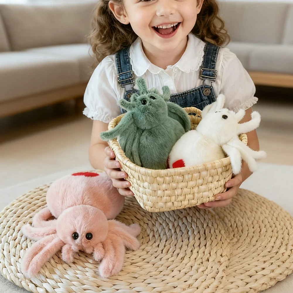 ตุ๊กตาแมงมุมขนฟูนุ่มนิ่ม - ตัวการ์ตูนน่ารัก มี 4 สี (ชมพู เขียว ดำ ขาว) - ของขวัญที่สมบูรณ์แบบสำหรับเด็กผู้ชาย