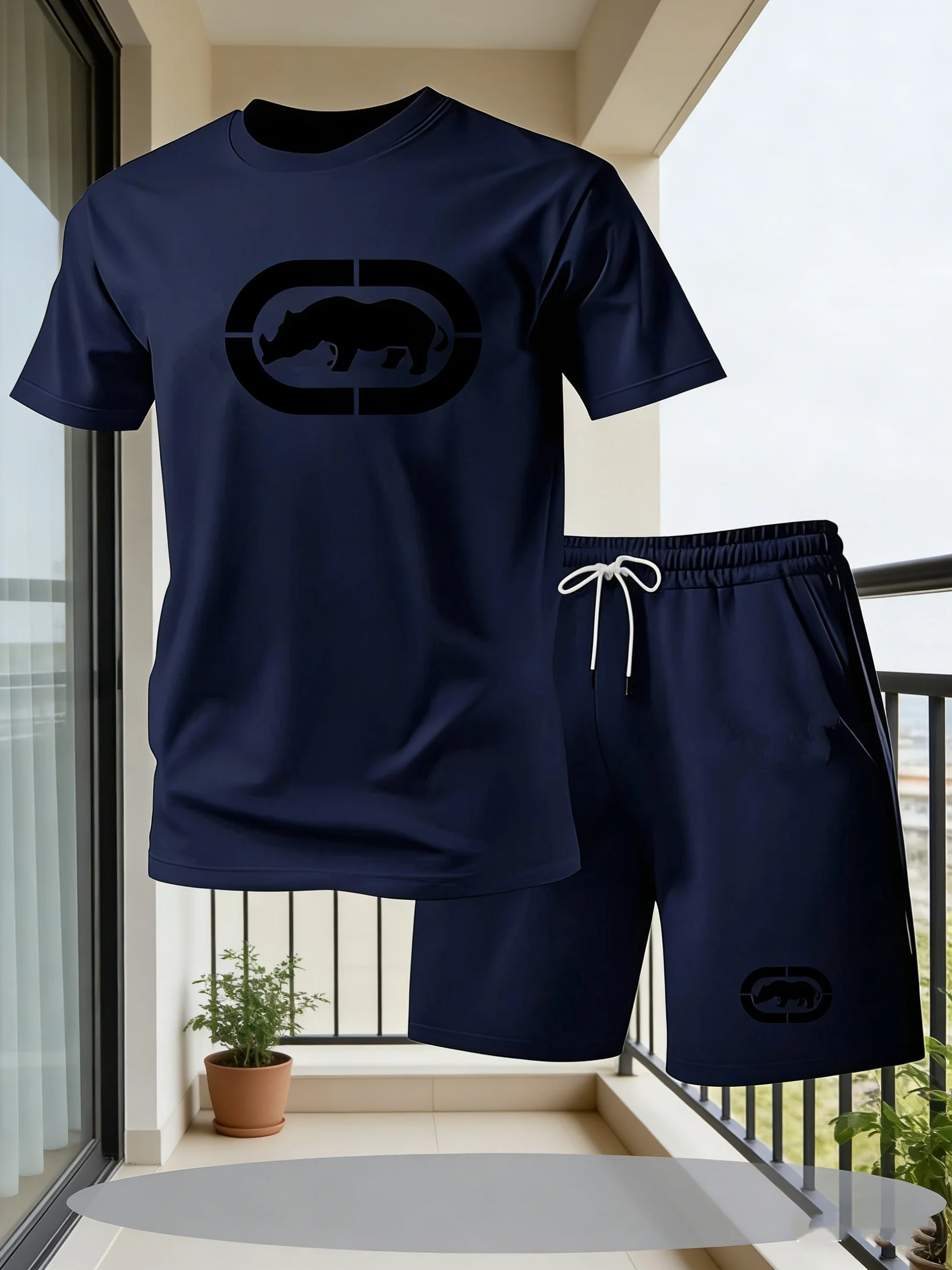 Conjunto Esportivo Masculino de Verão Respirável com Camiseta de Gola Redonda e Calças Curtas Leves e Confortáveis