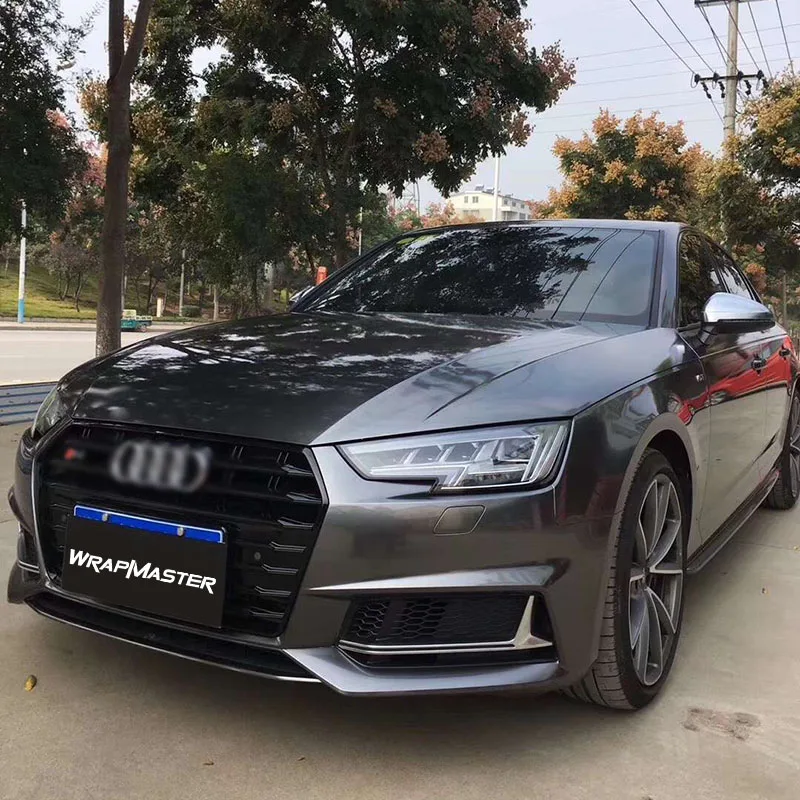 غلاف سيارة TSAUTOP فائق اللمعان معدني PET باللون الرمادي الفاتح من الفينيل