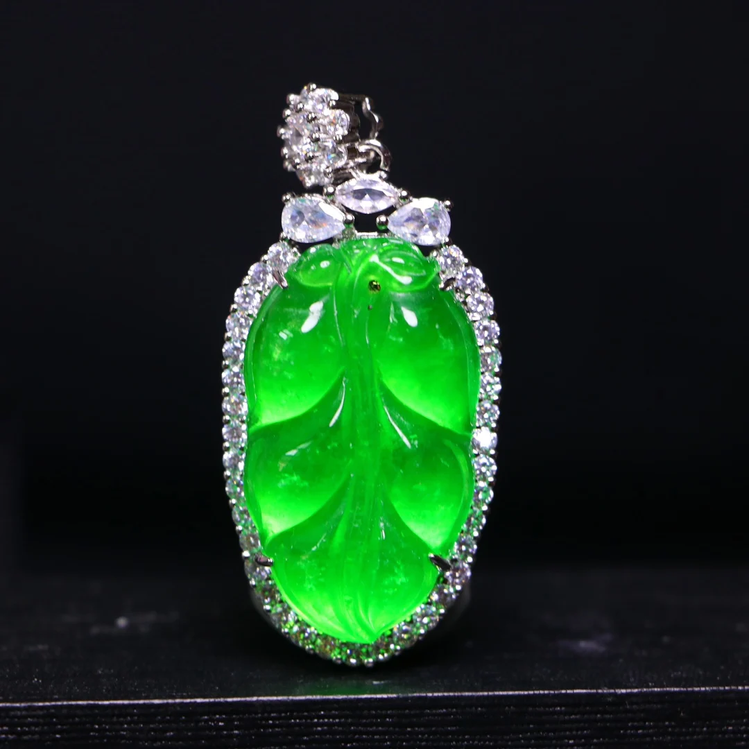 Four seasons ladies green leaf jade small pendant gift pendant