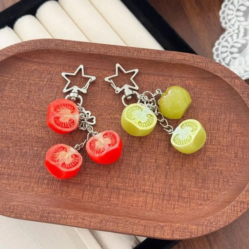 Roter Tomaten-Schlüsselanhänger aus Kunstharz, süßer Anhänger für Handyhülle oder Tasche, ideales Geburtstagsgeschenk für Frauen und Mädchen. – Detail 9