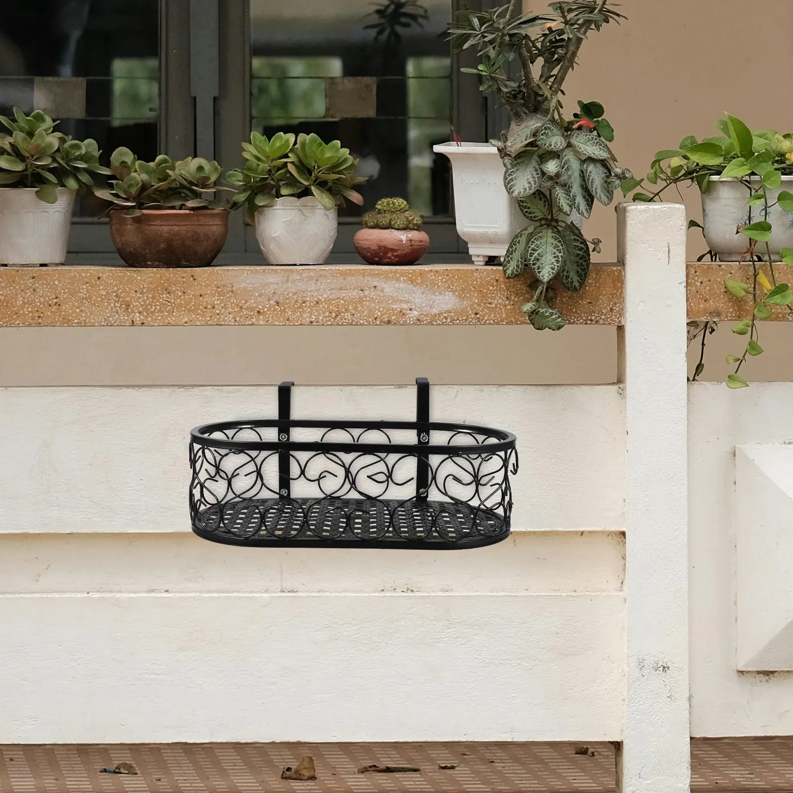 Elegant Rounded Corner Balcony Railing Flower Pot Rack Heavy Duty Outdoor Hanging Plant Holder Balcony Hanging Planter Basket