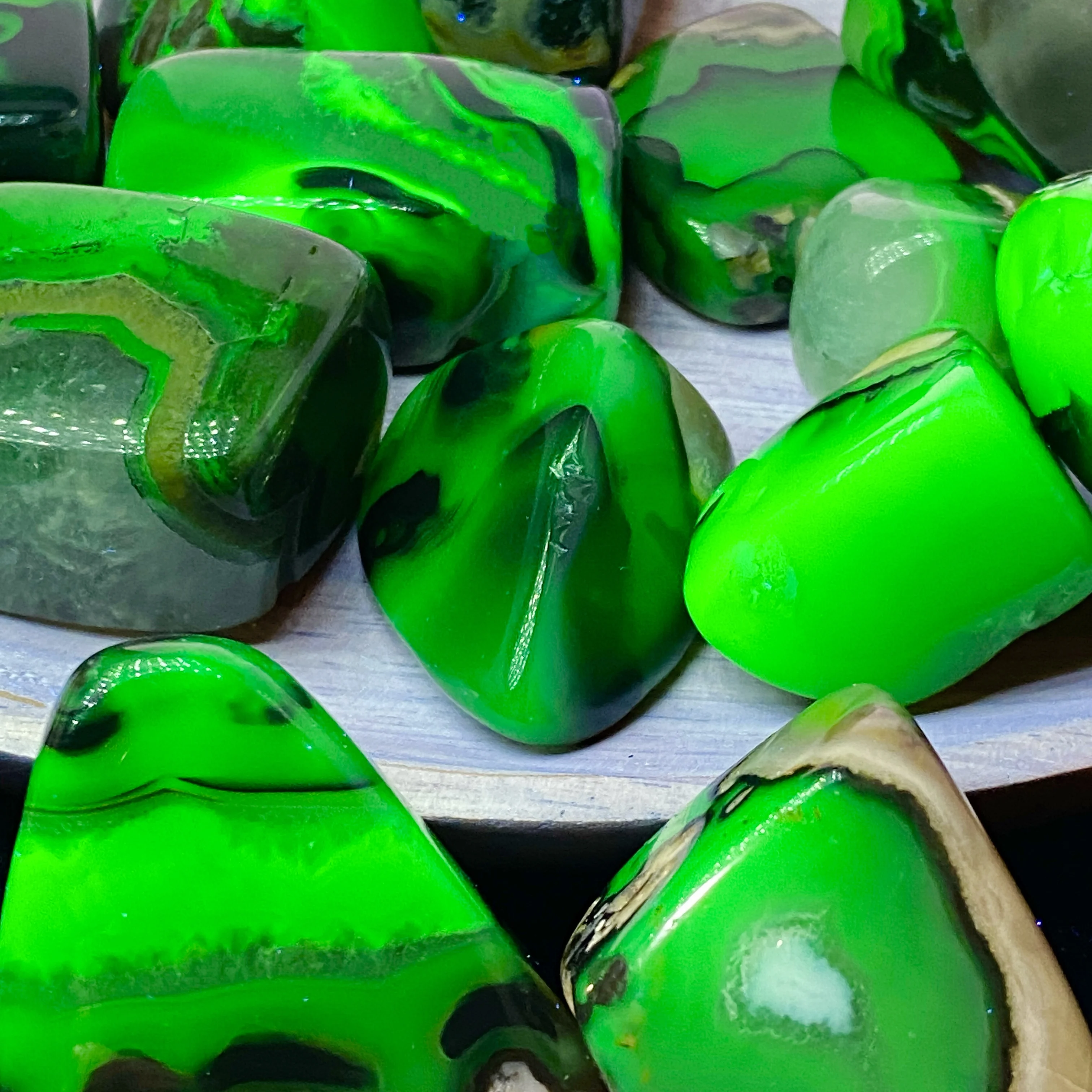 Aleatorio 2 uds. De ágata volcánica de alta calidad, decoración de piedra cruda de cristal Natural, regalo de cumpleaños, decoración de escena.