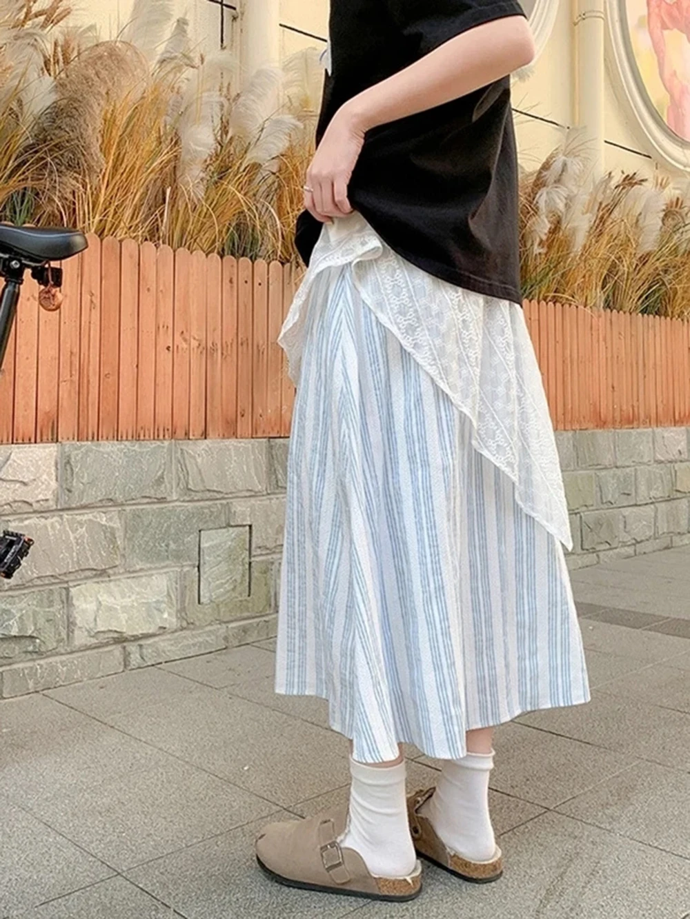 Gonna a righe blu in pizzo versione coreana Donna Estate 2025 Nuove gonne lunghe elastiche a vita alta Gonna ampia da vacanza a trapezio