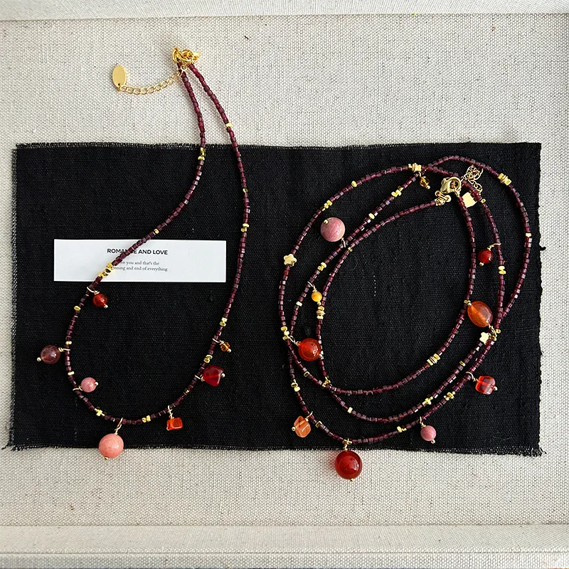 

Vintage Garnet Bead Bohemian Long Pendant Necklace for Women, Niche Luxury Style Sweater Chain Accessory.