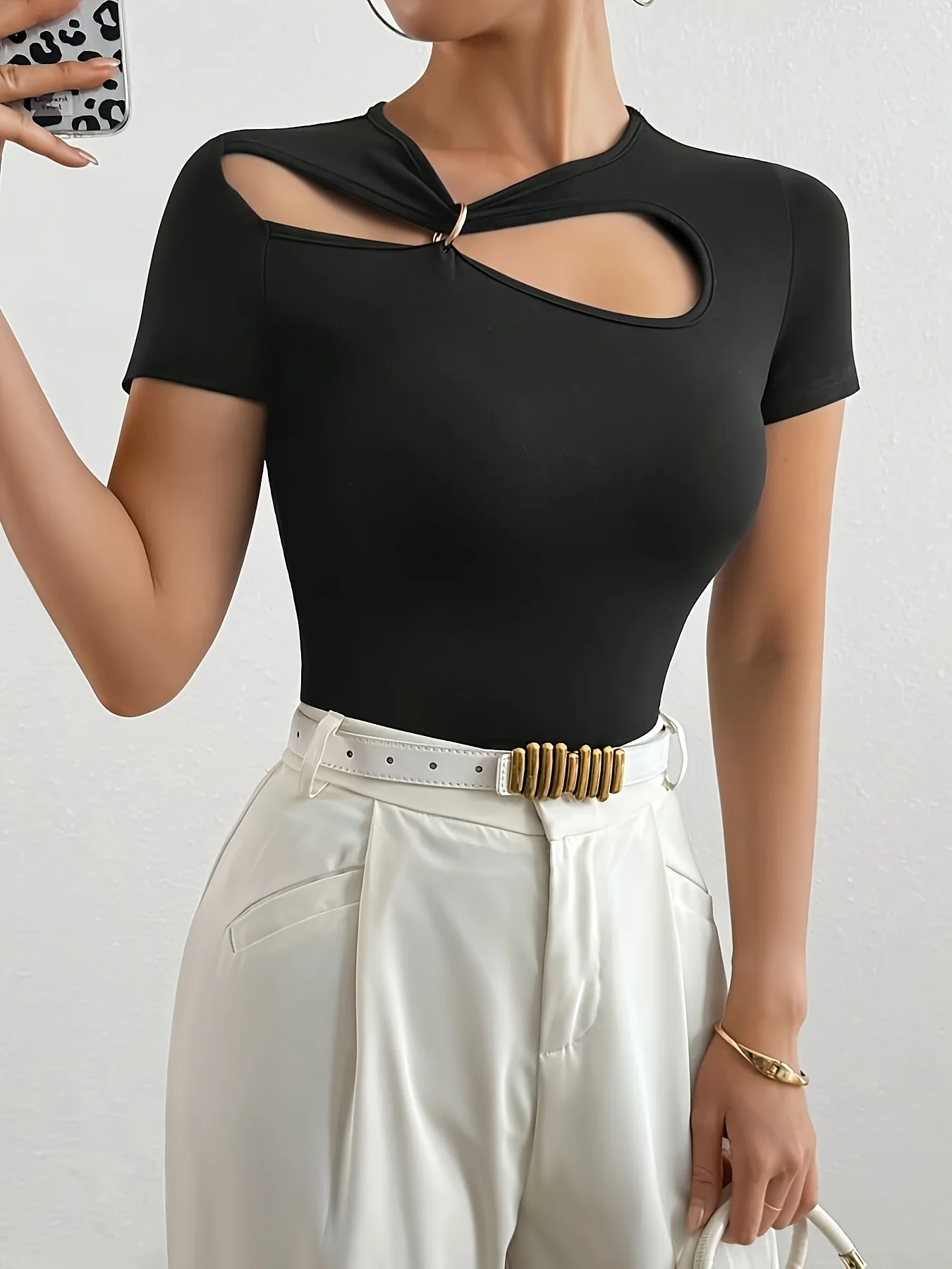 

Fashionable and minimalist metal decoration black hollow short sleeved T-shirt base top