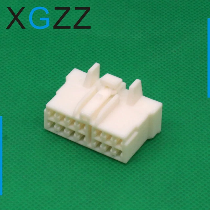 

MG 651127 Автомобильный разъем с 14 отверстиями и клеммами