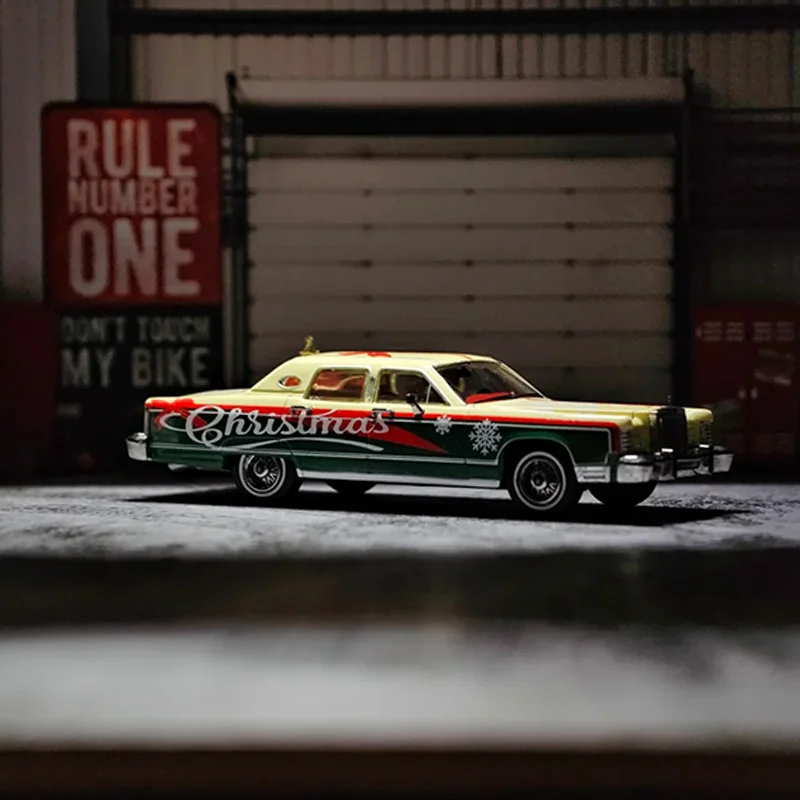 New In Stock 1:64 Sun Star 1979 Lincoln Continental City Simulation Alloy Miniature Die-Cast Car Model Children'S Christmas Gift