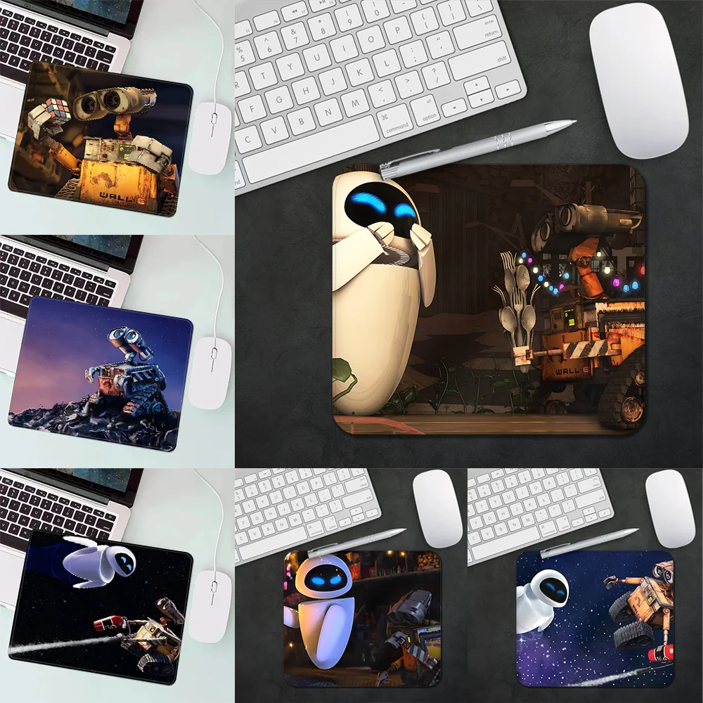 

Walle and Eve Gaming Mouse Pad XS Small Mousepad For PC Gamer Desktop Decoration Office Mouse Mat Deskmat Rug